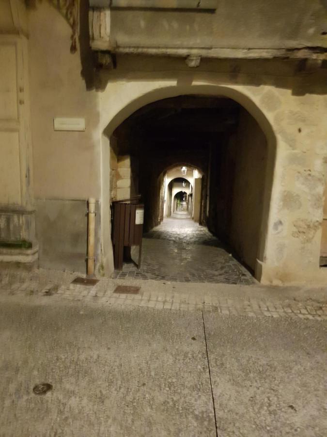39 Tour De Ville Monflanquin Bagian luar foto